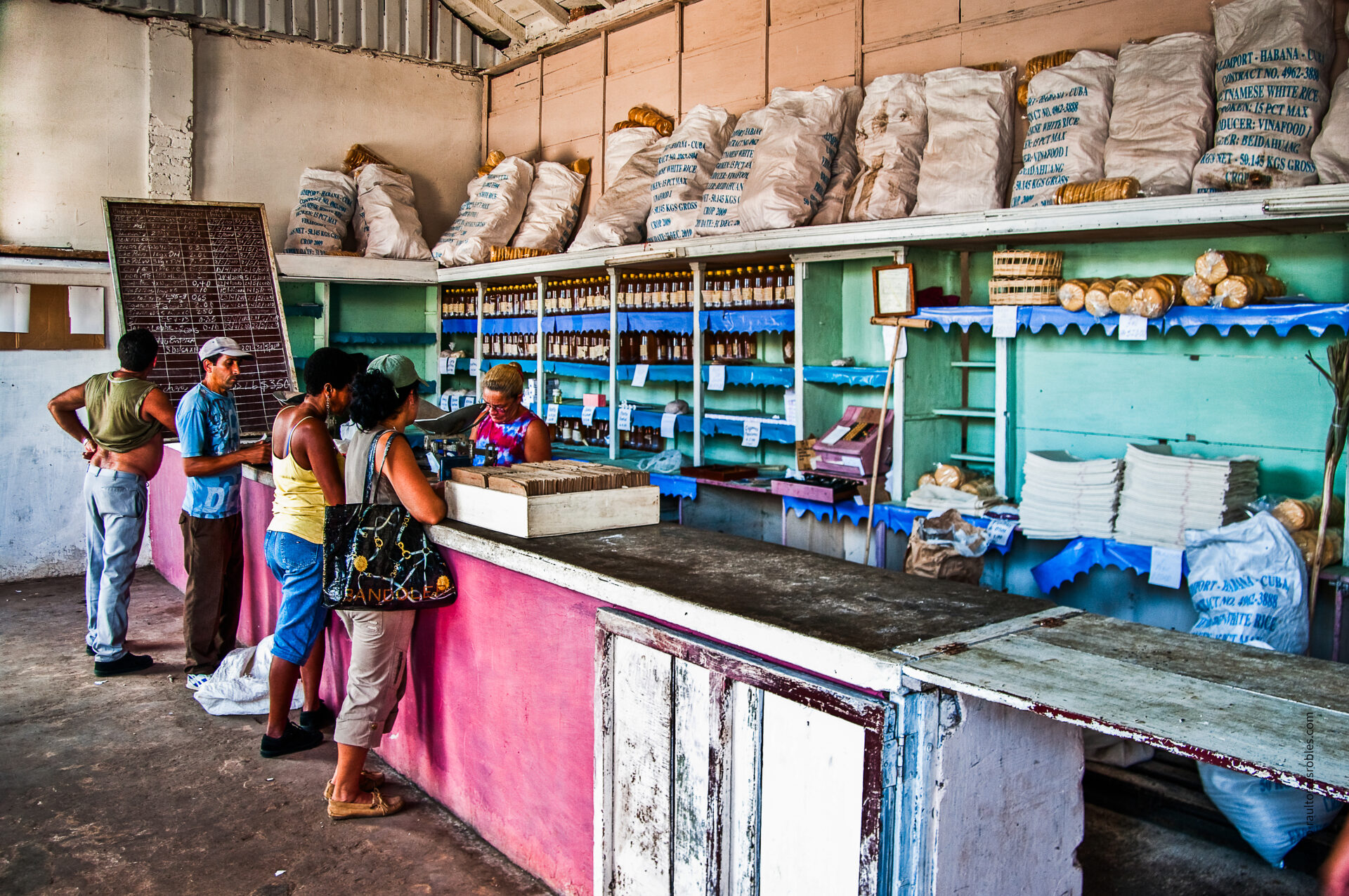 Tienda al por mayor   (Viñales)