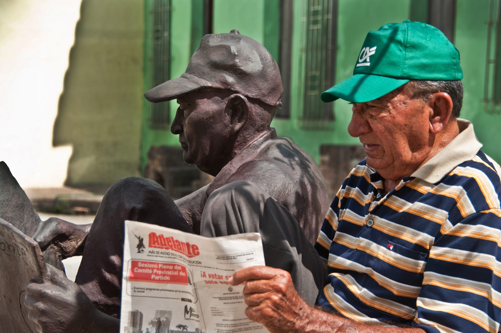 Obra y modelo   (Plaza del Carmen, Artista plástica Martha Petrona Jiménez Camagüey)