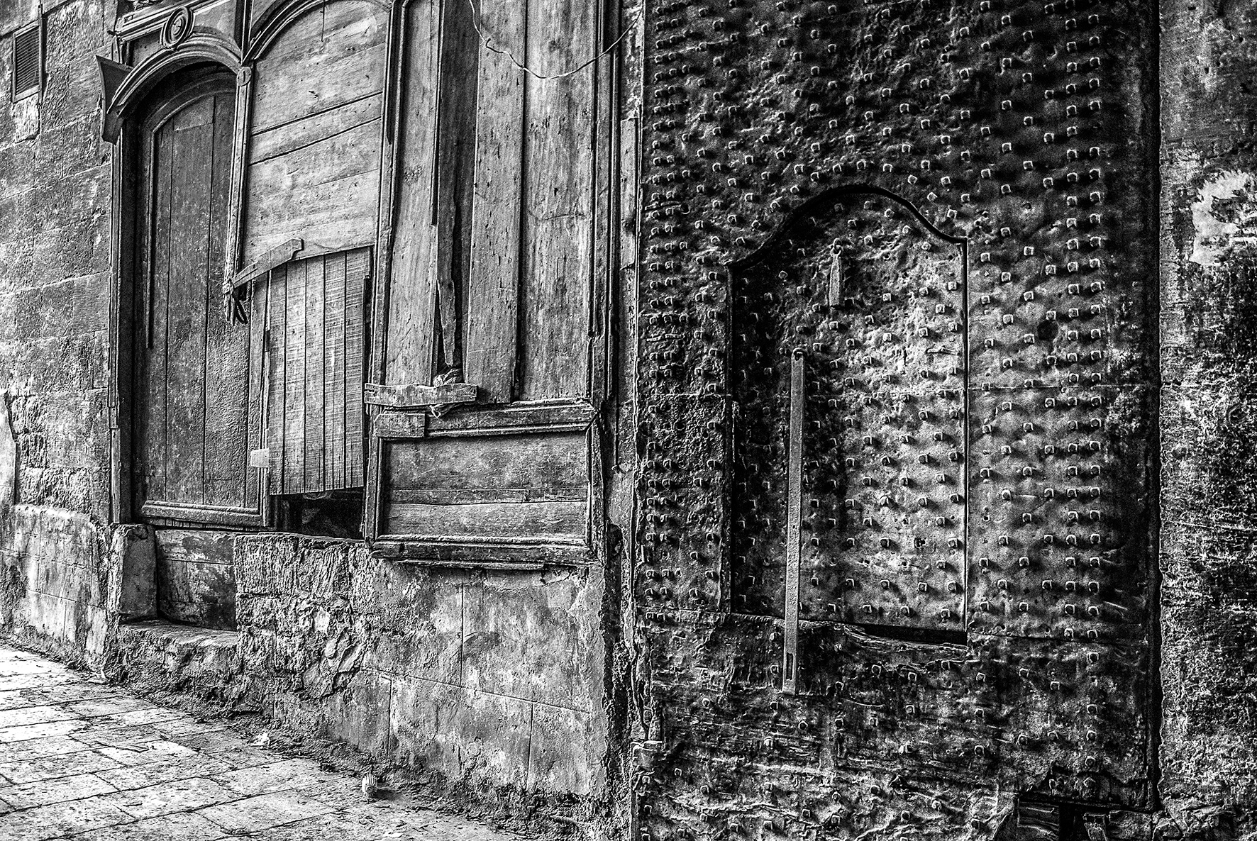 Ancient street near the mosque. Aleppo, Syria