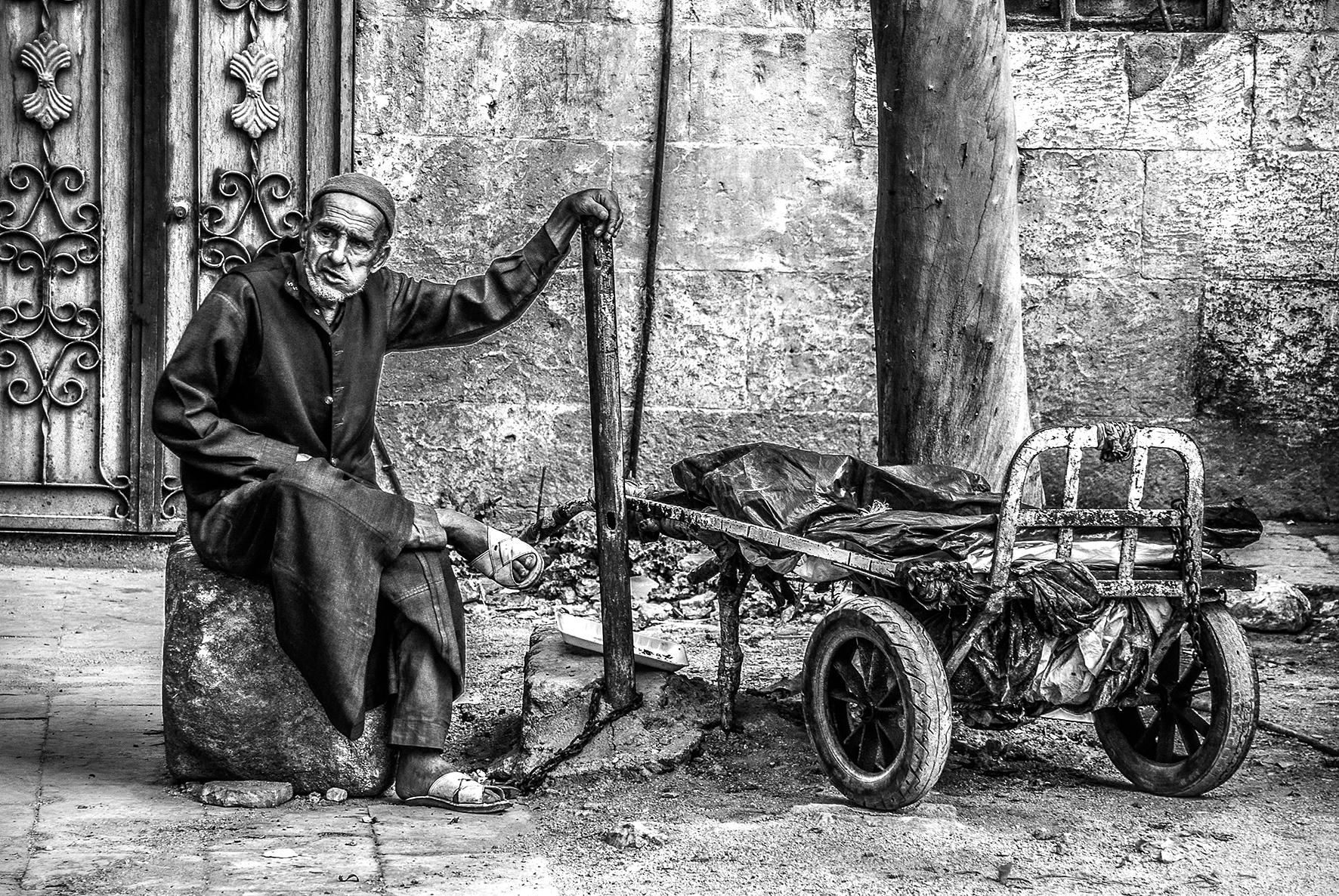 Resting at the  Khusruwiyah Mosque